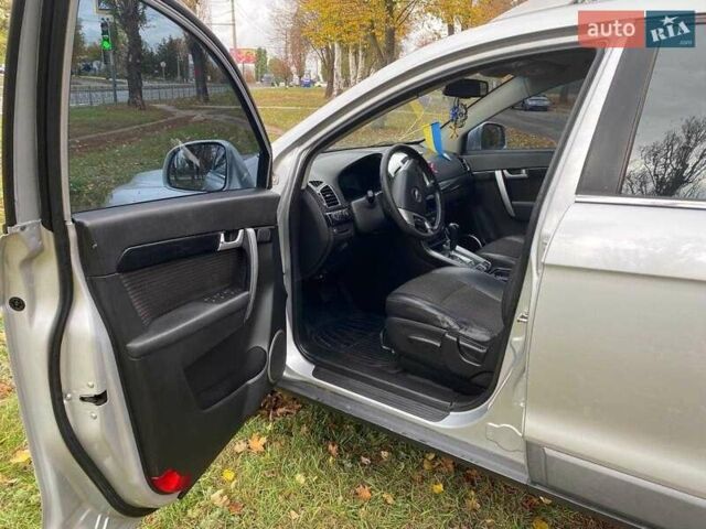 Сірий Шевроле Каптіва, об'ємом двигуна 2.4 л та пробігом 237 тис. км за 10500 $, фото 9 на Automoto.ua