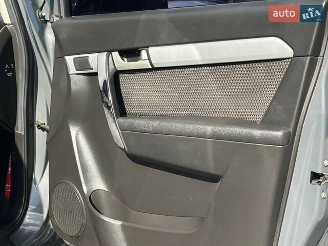Серый Шевроле Каптива, объемом двигателя 2.2 л и пробегом 208 тыс. км за 10490 $, фото 12 на Automoto.ua