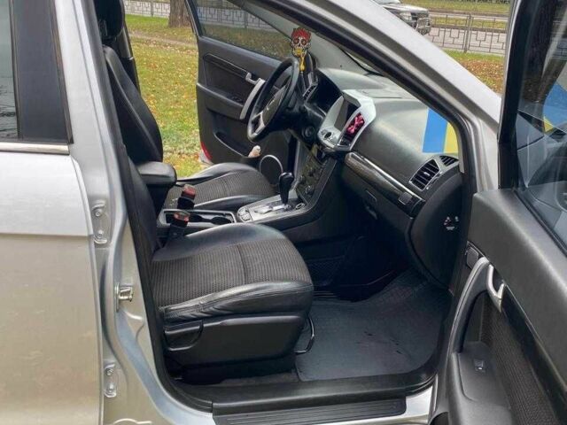 Сірий Шевроле Каптіва, об'ємом двигуна 2.4 л та пробігом 237 тис. км за 10500 $, фото 13 на Automoto.ua