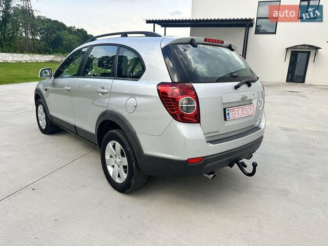 Серый Шевроле Каптива, объемом двигателя 2.2 л и пробегом 200 тыс. км за 9999 $, фото 4 на Automoto.ua