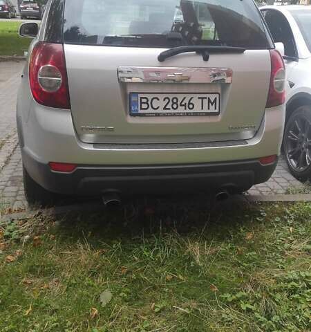 Серый Шевроле Каптива, объемом двигателя 2.23 л и пробегом 317 тыс. км за 10500 $, фото 3 на Automoto.ua