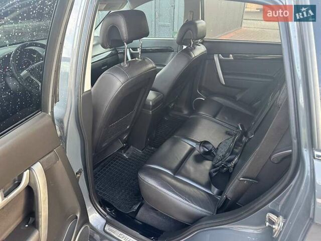 Серый Шевроле Каптива, объемом двигателя 2.2 л и пробегом 300 тыс. км за 12500 $, фото 25 на Automoto.ua