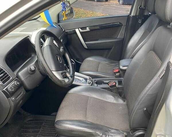 Сірий Шевроле Каптіва, об'ємом двигуна 2.4 л та пробігом 237 тис. км за 10500 $, фото 10 на Automoto.ua