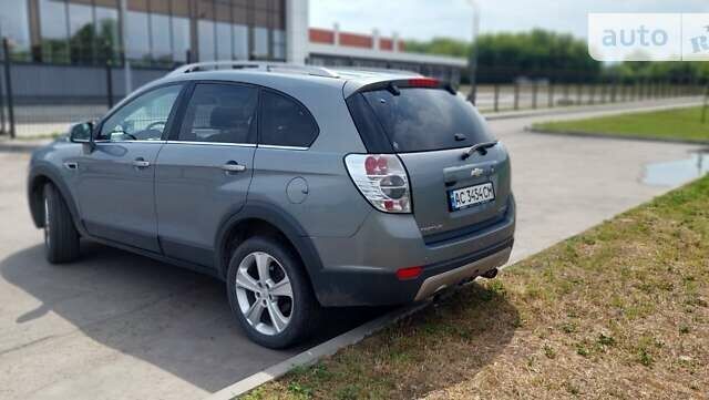 Сірий Шевроле Каптіва, об'ємом двигуна 2.23 л та пробігом 215 тис. км за 10800 $, фото 1 на Automoto.ua
