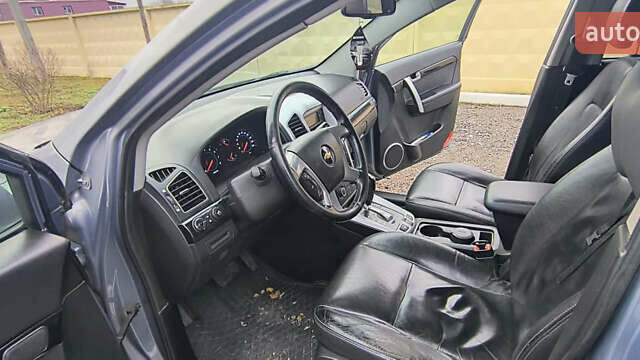 Серый Шевроле Каптива, объемом двигателя 2.38 л и пробегом 253 тыс. км за 10000 $, фото 7 на Automoto.ua