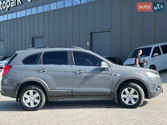 Серый Шевроле Каптива, объемом двигателя 2.2 л и пробегом 208 тыс. км за 10490 $, фото 10 на Automoto.ua