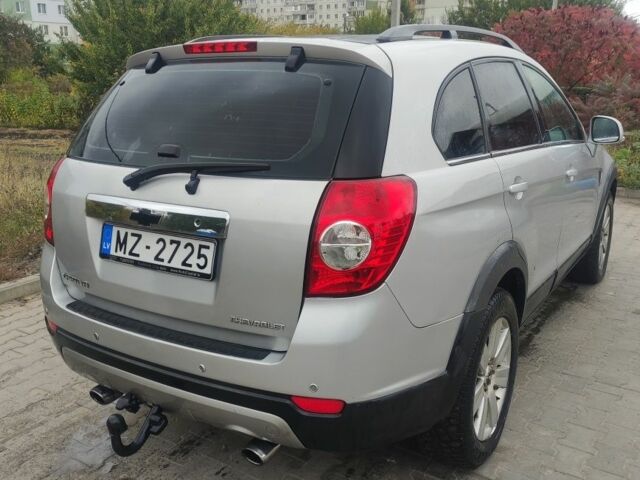 Серый Шевроле Каптива, объемом двигателя 2 л и пробегом 250 тыс. км за 5600 $, фото 2 на Automoto.ua