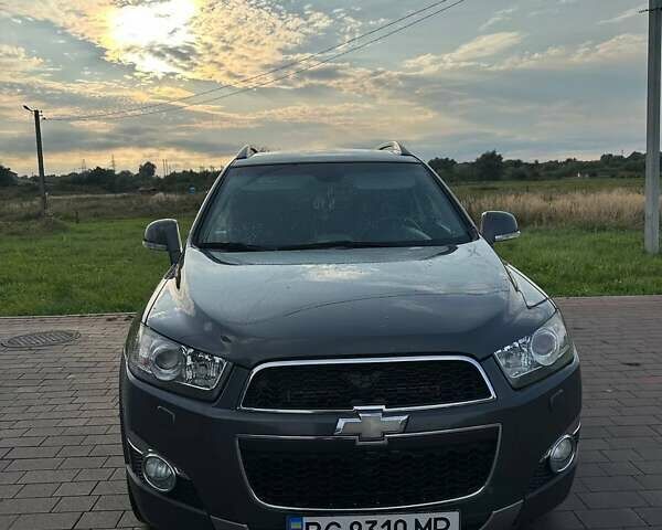 Серый Шевроле Каптива, объемом двигателя 2.2 л и пробегом 300 тыс. км за 12500 $, фото 3 на Automoto.ua