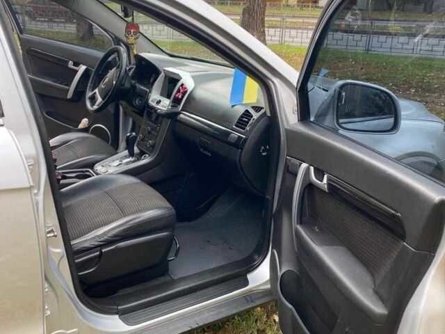 Сірий Шевроле Каптіва, об'ємом двигуна 2.4 л та пробігом 237 тис. км за 10500 $, фото 20 на Automoto.ua