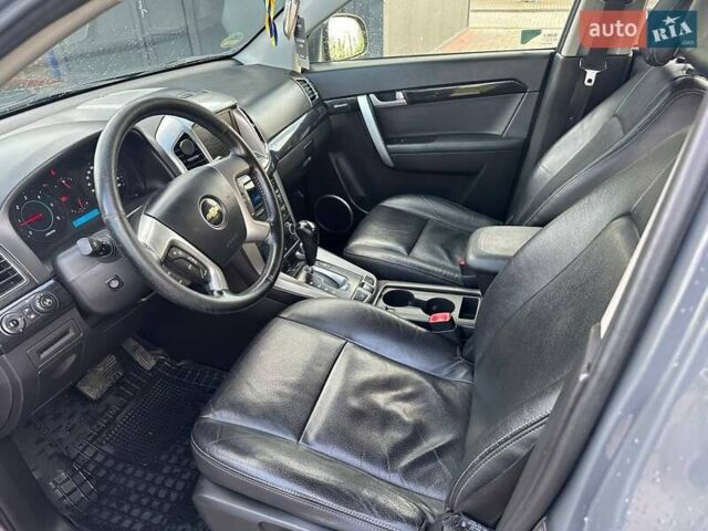 Серый Шевроле Каптива, объемом двигателя 2.2 л и пробегом 300 тыс. км за 12500 $, фото 38 на Automoto.ua