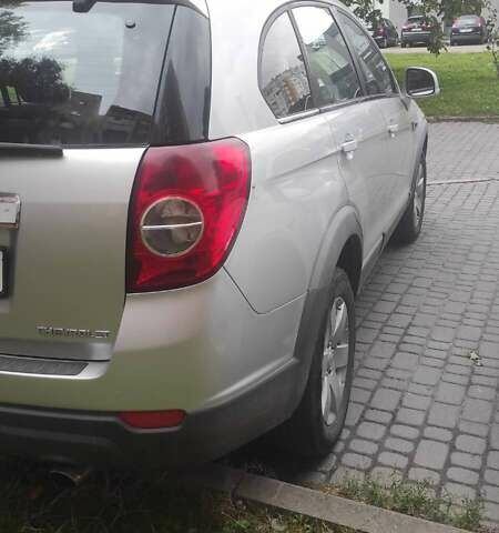 Серый Шевроле Каптива, объемом двигателя 2.23 л и пробегом 317 тыс. км за 10500 $, фото 4 на Automoto.ua