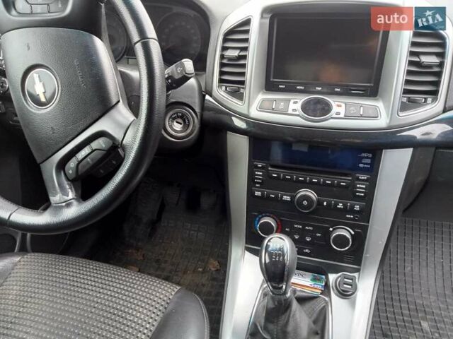 Серый Шевроле Каптива, объемом двигателя 2.4 л и пробегом 174 тыс. км за 9500 $, фото 6 на Automoto.ua