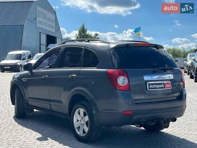 Серый Шевроле Каптива, объемом двигателя 2.2 л и пробегом 208 тыс. км за 10490 $, фото 6 на Automoto.ua