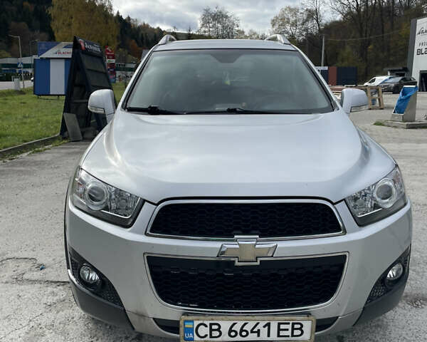 Серый Шевроле Каптива, объемом двигателя 2.38 л и пробегом 250 тыс. км за 10800 $, фото 2 на Automoto.ua