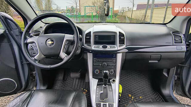 Серый Шевроле Каптива, объемом двигателя 2.38 л и пробегом 253 тыс. км за 10000 $, фото 6 на Automoto.ua