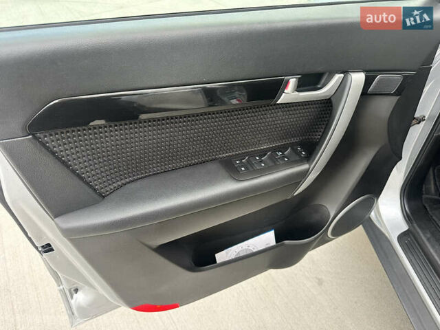 Серый Шевроле Каптива, объемом двигателя 2.2 л и пробегом 199 тыс. км за 10400 $, фото 27 на Automoto.ua