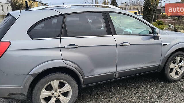 Серый Шевроле Каптива, объемом двигателя 2.38 л и пробегом 253 тыс. км за 10000 $, фото 2 на Automoto.ua