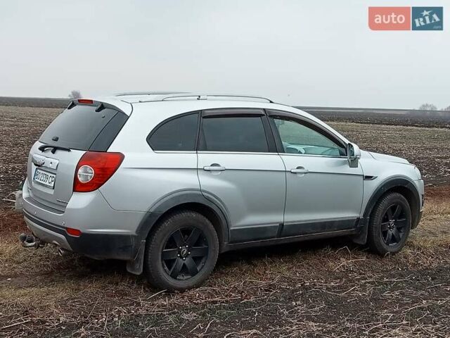 Серый Шевроле Каптива, объемом двигателя 2.4 л и пробегом 174 тыс. км за 9500 $, фото 5 на Automoto.ua