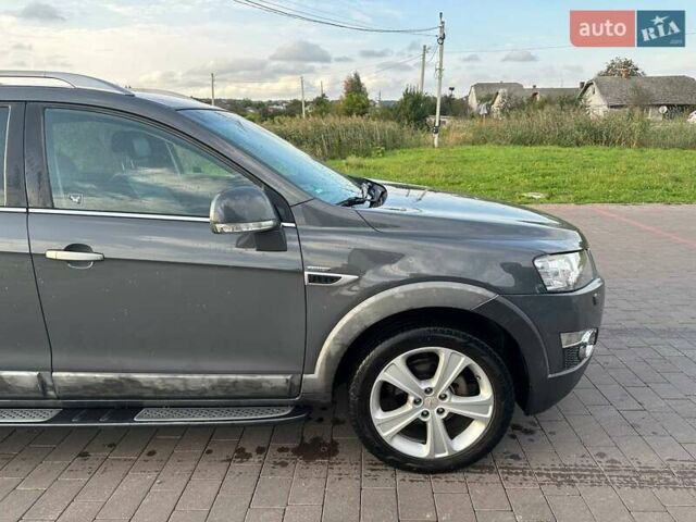Серый Шевроле Каптива, объемом двигателя 2.2 л и пробегом 300 тыс. км за 12500 $, фото 4 на Automoto.ua