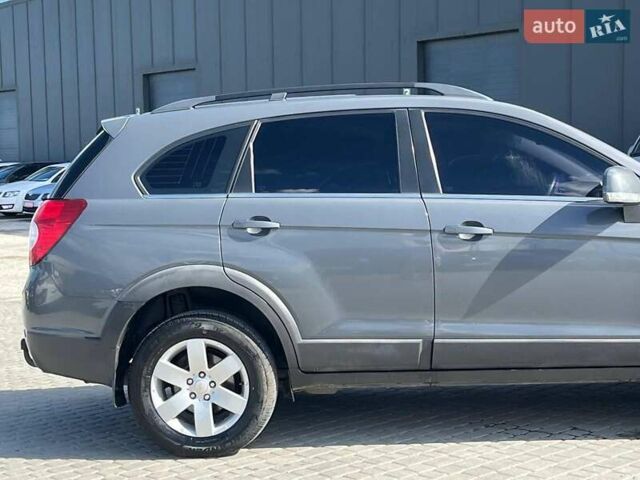 Серый Шевроле Каптива, объемом двигателя 2.2 л и пробегом 208 тыс. км за 10490 $, фото 9 на Automoto.ua