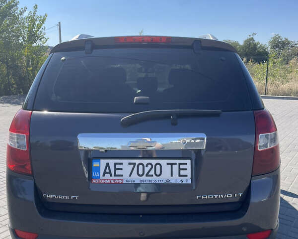 Сірий Шевроле Каптіва, об'ємом двигуна 2 л та пробігом 140 тис. км за 12500 $, фото 3 на Automoto.ua