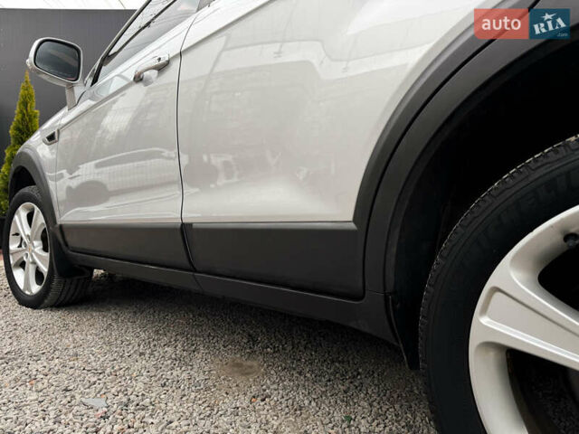 Серый Шевроле Каптива, объемом двигателя 2.2 л и пробегом 150 тыс. км за 11500 $, фото 4 на Automoto.ua
