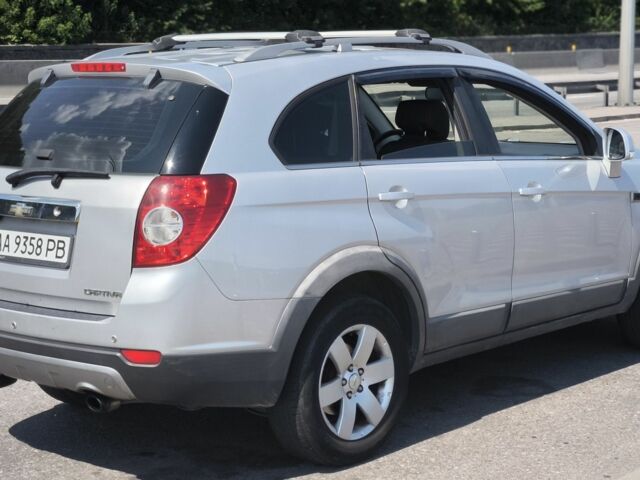 Серый Шевроле Каптива, объемом двигателя 2.2 л и пробегом 183 тыс. км за 10106 $, фото 1 на Automoto.ua