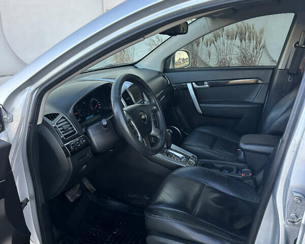 Серый Шевроле Каптива, объемом двигателя 2.23 л и пробегом 258 тыс. км за 10400 $, фото 13 на Automoto.ua