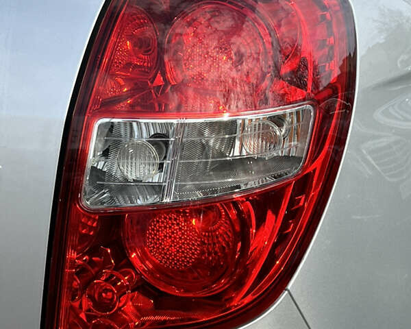 Серый Шевроле Каптива, объемом двигателя 2.2 л и пробегом 150 тыс. км за 12500 $, фото 9 на Automoto.ua