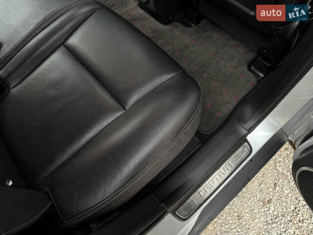 Серый Шевроле Каптива, объемом двигателя 2.2 л и пробегом 150 тыс. км за 11500 $, фото 40 на Automoto.ua