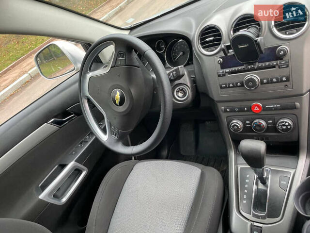 Сірий Шевроле Каптіва, об'ємом двигуна 2.38 л та пробігом 170 тис. км за 8300 $, фото 20 на Automoto.ua