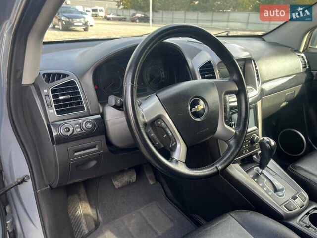 Серый Шевроле Каптива, объемом двигателя 2.2 л и пробегом 209 тыс. км за 12500 $, фото 14 на Automoto.ua