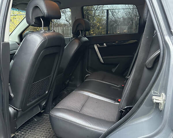 Серый Шевроле Каптива, объемом двигателя 2.2 л и пробегом 220 тыс. км за 11000 $, фото 12 на Automoto.ua