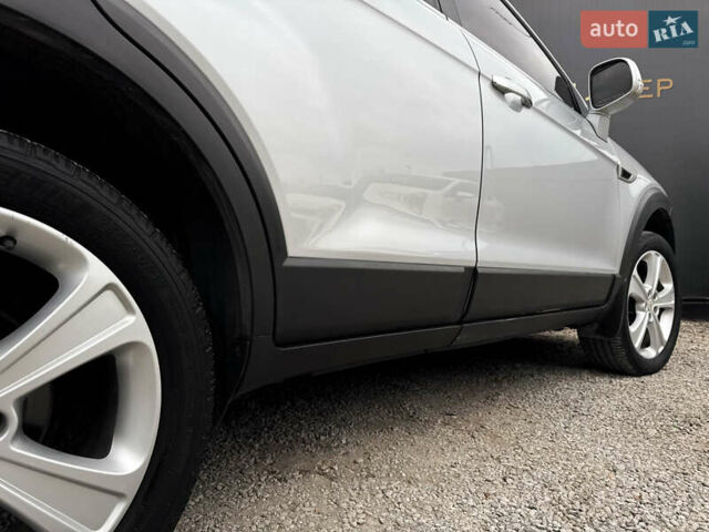 Серый Шевроле Каптива, объемом двигателя 2.2 л и пробегом 150 тыс. км за 11500 $, фото 5 на Automoto.ua
