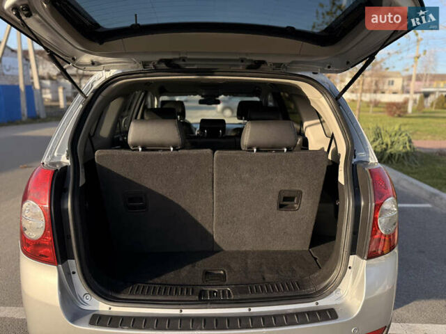 Сірий Шевроле Каптіва, об'ємом двигуна 2.41 л та пробігом 147 тис. км за 13500 $, фото 23 на Automoto.ua