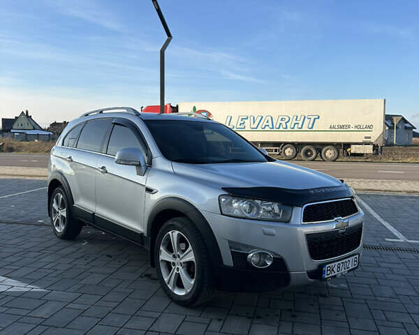 Серый Шевроле Каптива, объемом двигателя 2.23 л и пробегом 258 тыс. км за 10400 $, фото 2 на Automoto.ua