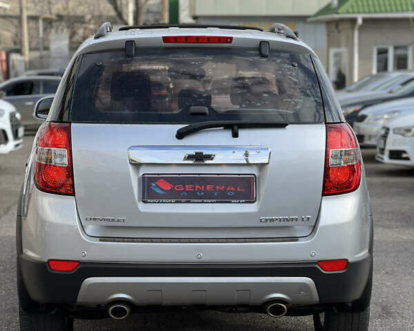 Серый Шевроле Каптива, объемом двигателя 2.2 л и пробегом 150 тыс. км за 12500 $, фото 4 на Automoto.ua