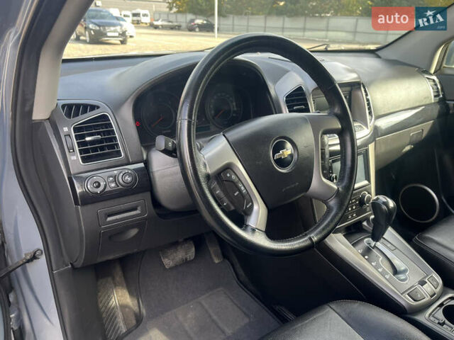 Серый Шевроле Каптива, объемом двигателя 2.2 л и пробегом 209 тыс. км за 12500 $, фото 13 на Automoto.ua