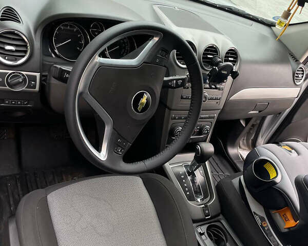 Сірий Шевроле Каптіва, об'ємом двигуна 2.38 л та пробігом 170 тис. км за 8300 $, фото 21 на Automoto.ua