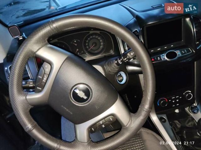 Серый Шевроле Каптива, объемом двигателя 2.2 л и пробегом 235 тыс. км за 12000 $, фото 11 на Automoto.ua