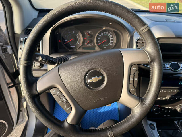 Сірий Шевроле Каптіва, об'ємом двигуна 2.41 л та пробігом 147 тис. км за 13500 $, фото 11 на Automoto.ua