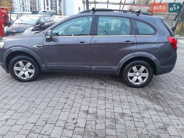 Серый Шевроле Каптива, объемом двигателя 2.2 л и пробегом 273 тыс. км за 10199 $, фото 3 на Automoto.ua