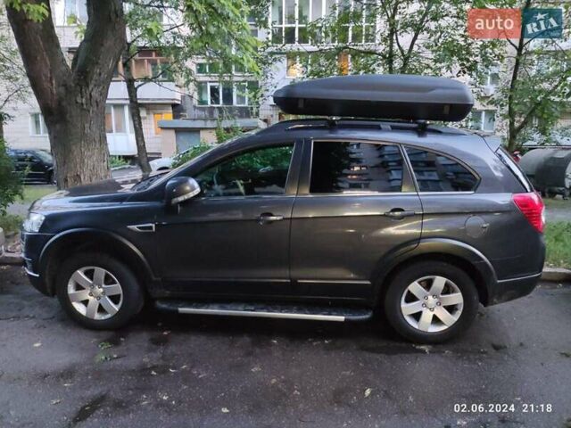 Серый Шевроле Каптива, объемом двигателя 2.2 л и пробегом 235 тыс. км за 12000 $, фото 1 на Automoto.ua