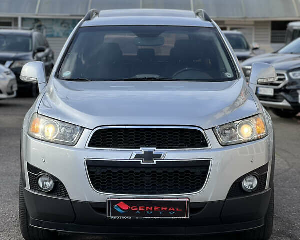 Серый Шевроле Каптива, объемом двигателя 2.2 л и пробегом 150 тыс. км за 12500 $, фото 3 на Automoto.ua