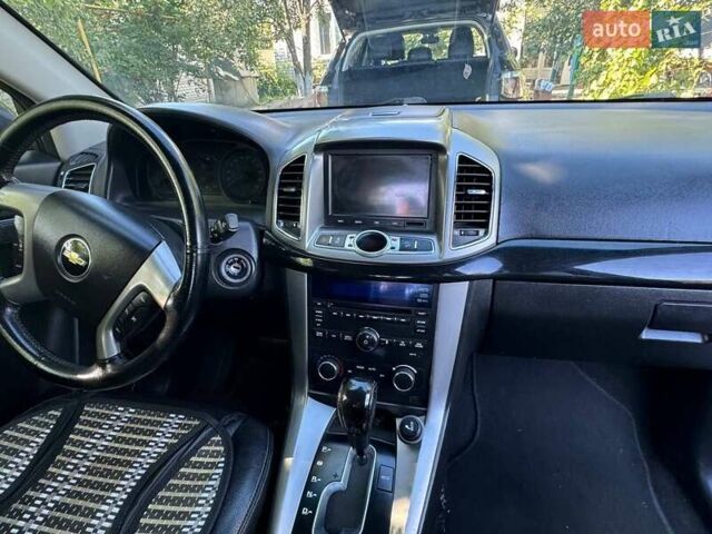 Серый Шевроле Каптива, объемом двигателя 2.2 л и пробегом 182 тыс. км за 11000 $, фото 10 на Automoto.ua