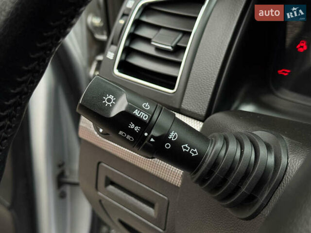 Серый Шевроле Каптива, объемом двигателя 2.2 л и пробегом 150 тыс. км за 11500 $, фото 31 на Automoto.ua