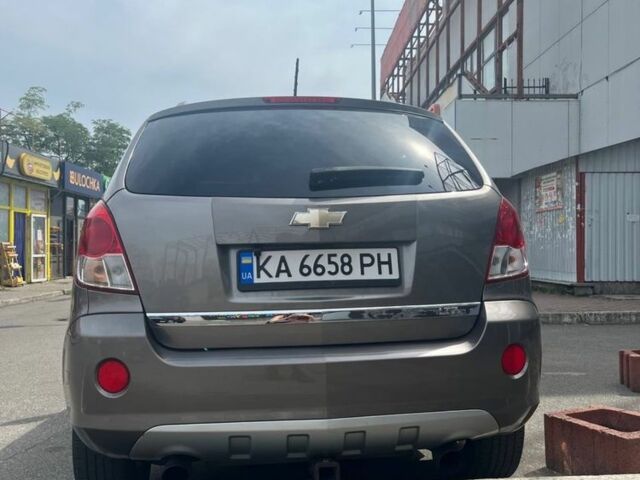 Серый Шевроле Каптива, объемом двигателя 3 л и пробегом 240 тыс. км за 9500 $, фото 1 на Automoto.ua