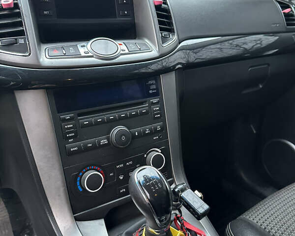 Серый Шевроле Каптива, объемом двигателя 2.2 л и пробегом 220 тыс. км за 11000 $, фото 10 на Automoto.ua