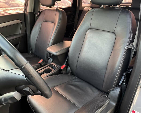 Серый Шевроле Каптива, объемом двигателя 2.2 л и пробегом 150 тыс. км за 12500 $, фото 26 на Automoto.ua