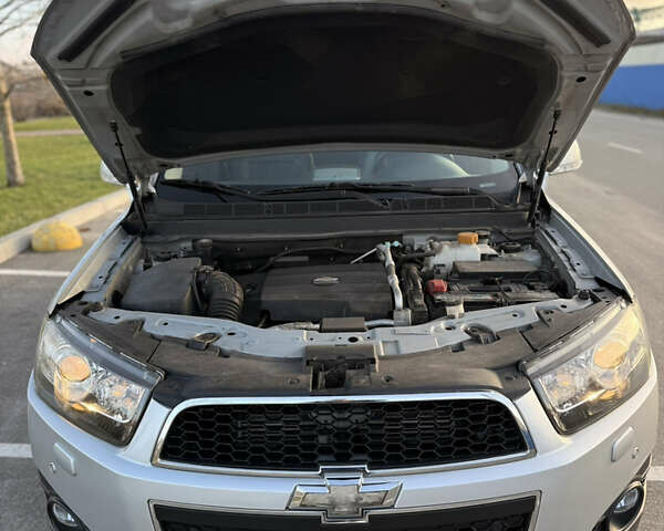 Сірий Шевроле Каптіва, об'ємом двигуна 2.41 л та пробігом 147 тис. км за 13500 $, фото 25 на Automoto.ua